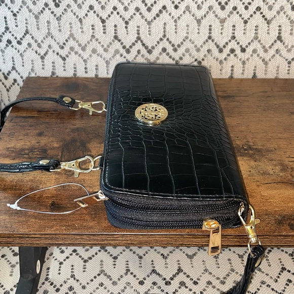 New Black Crossbody Wristlet Purse - Picture 8 of 10
